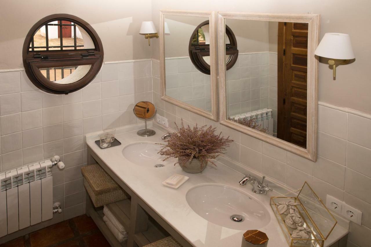 Hotel Rural Las Tejuelas Valdecaballeros Екстериор снимка